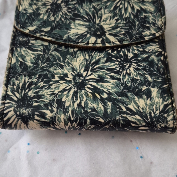Patricia Nash Floral Women's Wallet - Picture 1 of 4